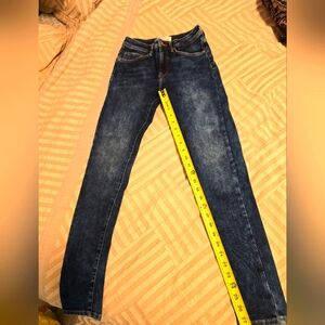 Forever 21 skinny stretchy push up jeans. Size 24